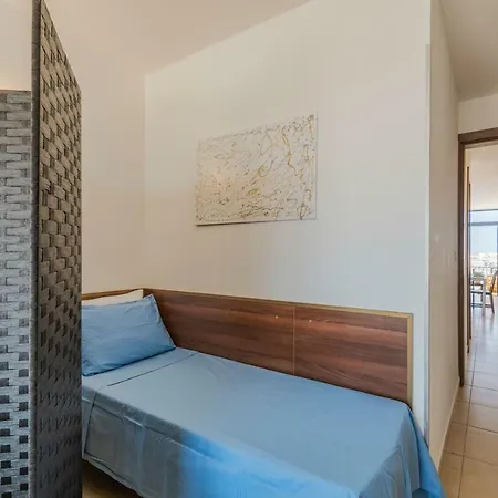 Seashells Seaview Penthouse With Hottub
